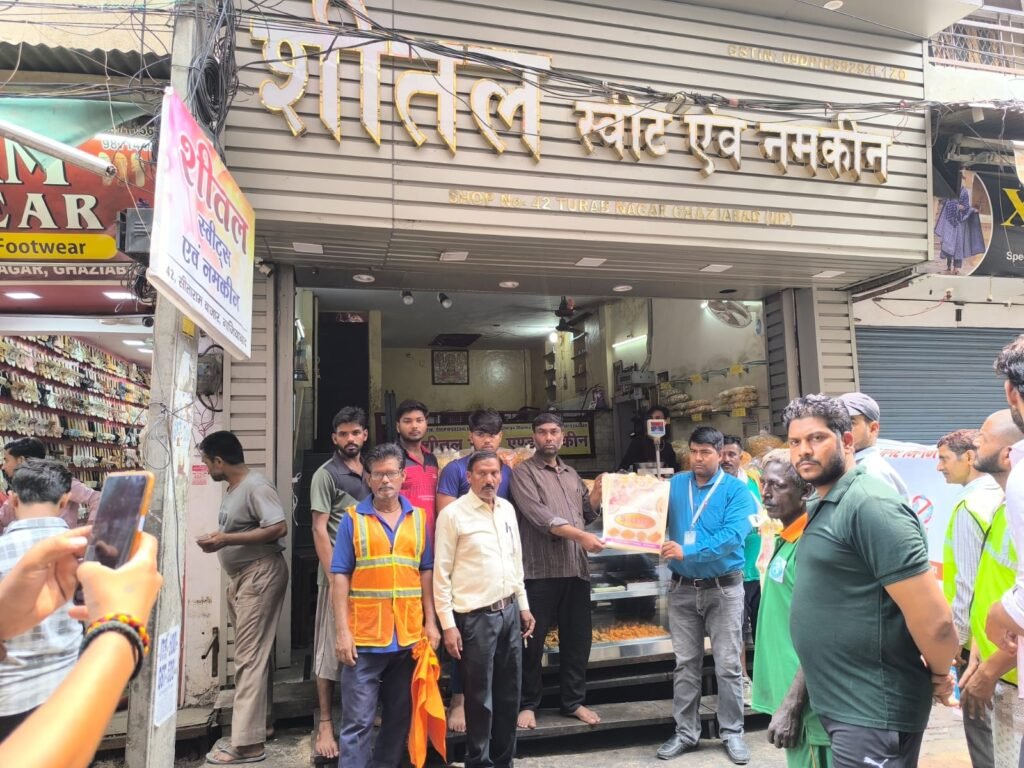 गाजियाबाद में छेड़ा गया प्लास्टिक के खिलाफ जनजागरण का महायुद्ध, हर गली-मोहल्ले में पहुंच रही नगर निगम की टीम 2 WhatsApp Image 2025 06 19 at 7.49.44 PM 2