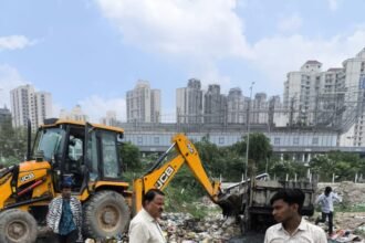 जेसीबी मालिक पर ठोका गया एक लाख जुर्माना,
