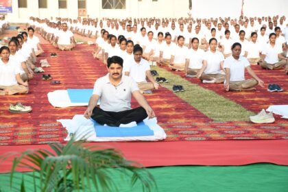 योग के रंग में रंगी मेरठ पुलिस