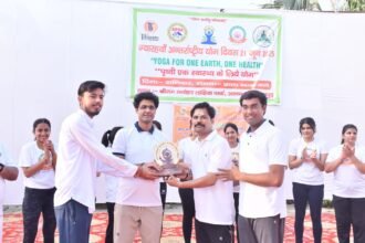 हापुड़ पिलखुवा प्राधिकरण ने योग दिवस पर किया योगाभ्यास