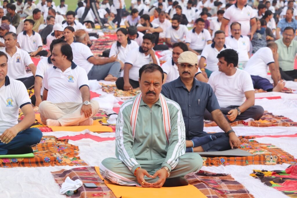 गाज़ियाबाद में योग दिवस की भव्य छटा, उप मुख्यमंत्री केशव मौर्य की उपस्थिति में IMS यूनिवर्सिटी कैंपस में ऐतिहासिक आयोजन 2 WhatsApp Image 2025 06 21 at 8.30.43 PM 1