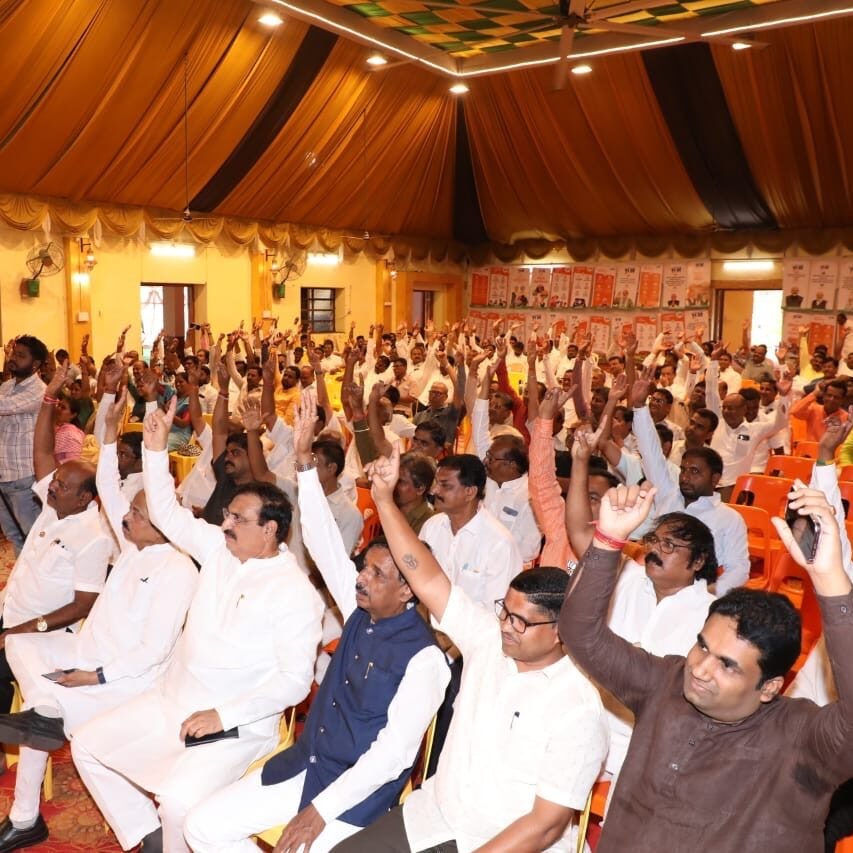 सोलापुर में भाजपा का बौद्धिक संवाद : सुनील देवधर बोले, मोदी युग ने शासन को जनसेवा का माध्यम बनाया, डीबीटी से बिचौलियों का युग समाप्त 2 WhatsApp Image 2025 06 22 at 8.23.55 PM edited