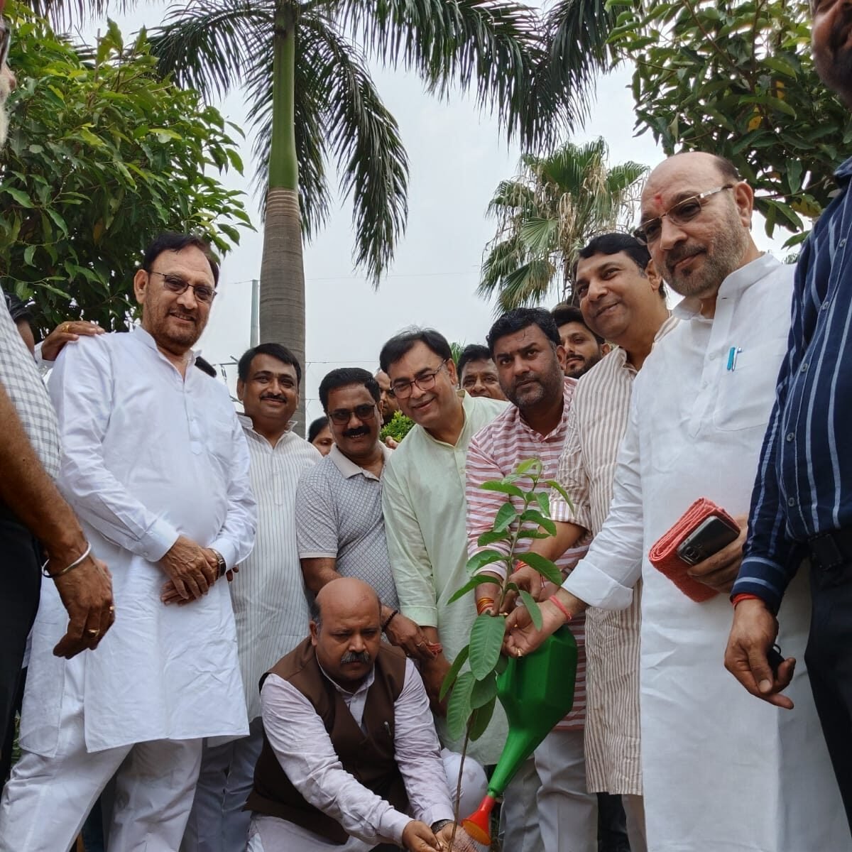 गाज़ियाबाद में डॉ. श्यामा प्रसाद मुखर्जी के बलिदान दिवस पर श्रद्धा के साथ रोपे गए सेवा और संकल्प के पौधे 2 WhatsApp Image 2025 06 23 at 2.36.53 PM edited