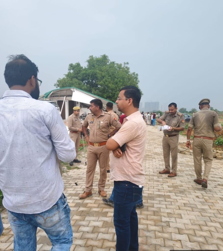 भनौता गांव में ग्रेटर नोएडा प्राधिकरण का बड़ा अभियान, 80 करोड़ की जमीन अवैध कब्जे से मुक्त 2 WhatsApp Image 2025 06 25 at 5.57.53 PM