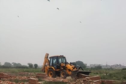 GDA's bulldozer roared till Ankur Vihar