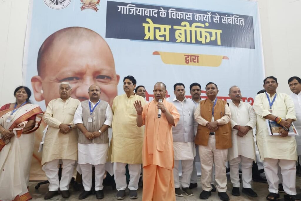 ग्रीन एनर्जी के साथ अब डाटा क्रांति की नई सुबह, मुख्यमंत्री योगी आदित्यनाथ ने सीईएल साहिबाबाद में ईएसडीएस ग्रीन डेटा सेंटर की रखी नींव 2 WhatsApp Image 2025 06 26 at 5.28.10 PM