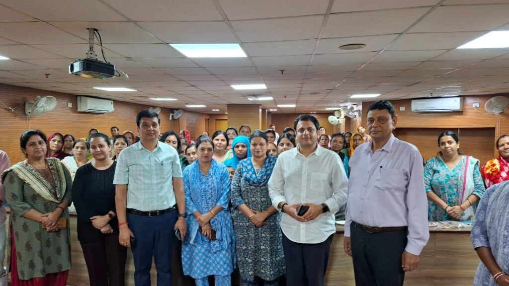 गोबर से बनेगा गाजियाबाद का भविष्य : महिलाओं के हाथों तैयार होगा प्राकृतिक पेंट, नगर निगम की पहल को मिली ब्लूमबर्ग में वैश्विक पहचान 2 WhatsApp Image 2025 06 27 at 8.15.17 PM