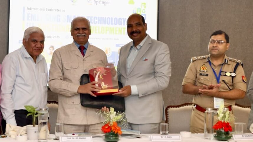 शारदा विश्वविद्यालय में वैश्विक तकनीकी मंथन : स्मार्ट इनोवेशन से गढ़े जाएंगे विकास के नए आयाम 2 WhatsApp Image 2025 06 28 at 6.06.43 PM edited