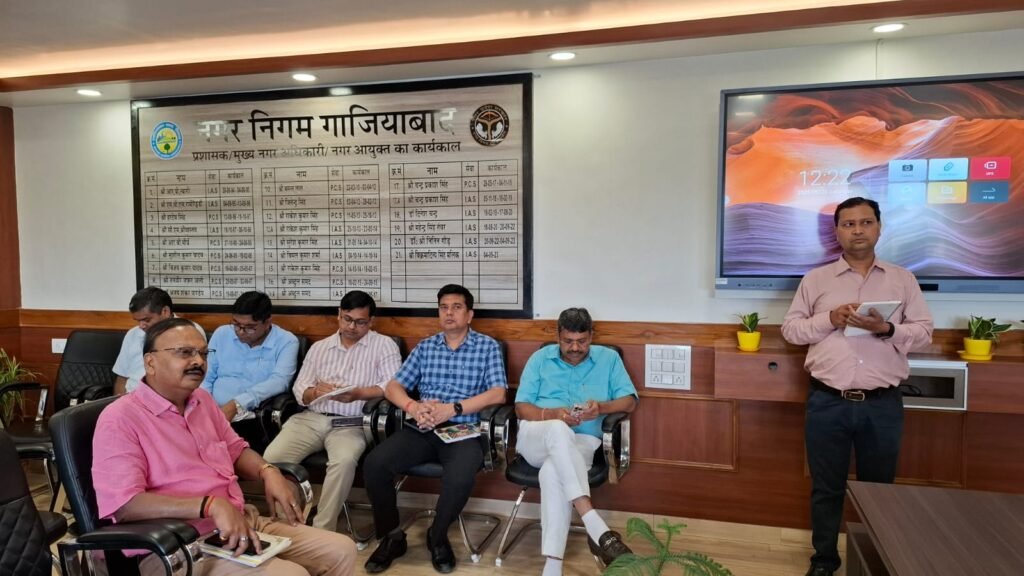कांवड़ यात्रा के स्वागत में Nagar Nigam की अनोखी पहल: फूलों से होगा स्वागत, 24 घंटे सफाई मित्रों की ड्यूटी 2 WhatsApp Image 2025 06 28 at 7.42.35 PM