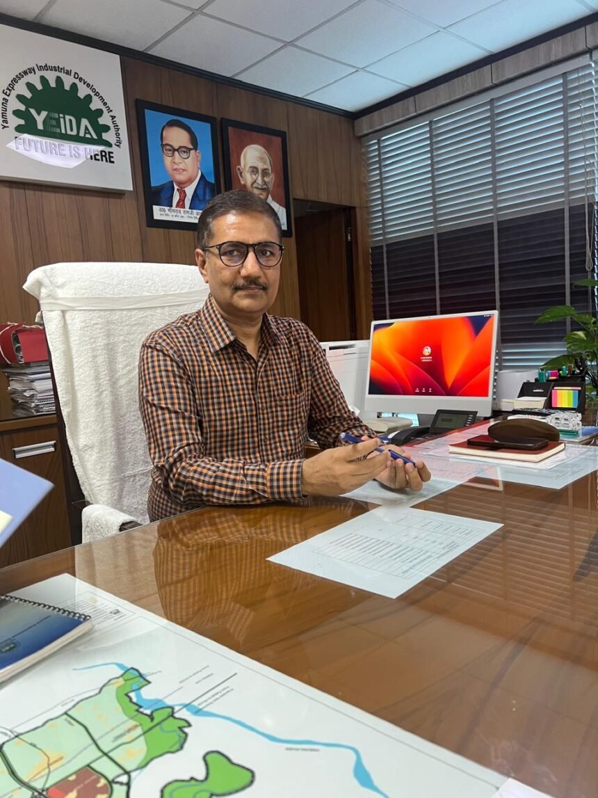 Rakesh Kumar Singh took over the command of Yamuna Authority