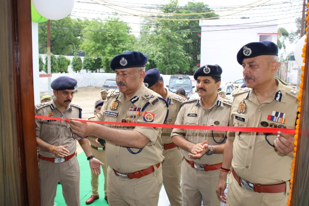 DGP Rajeev Krishna पहुंचे मेरठ, पुलिस लाइन में नवीन गेस्ट हाउस का लोकार्पण कर रिक्रूट आरक्षियों से किया सीधा संवाद 2 WhatsApp Image 2025 07 08 at 6.20.47 PM