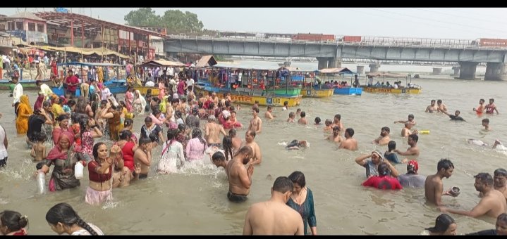 A great festival of devotion on Guru Purnima: Brajghat