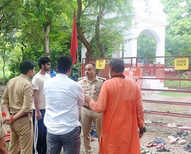 Noida Turns into the City of Bholenath as Devotees Flock Temples on First Monday of Sawan. IMAGE CREDIT TO POLICE.