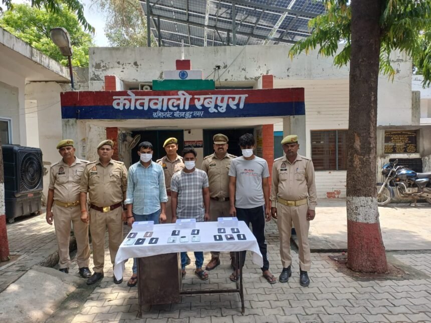 Mobile Phones worth ₹10 lakh recovered, three employees arrested. IMAGE CREDIT TO GREATER NOIDA POLICE.