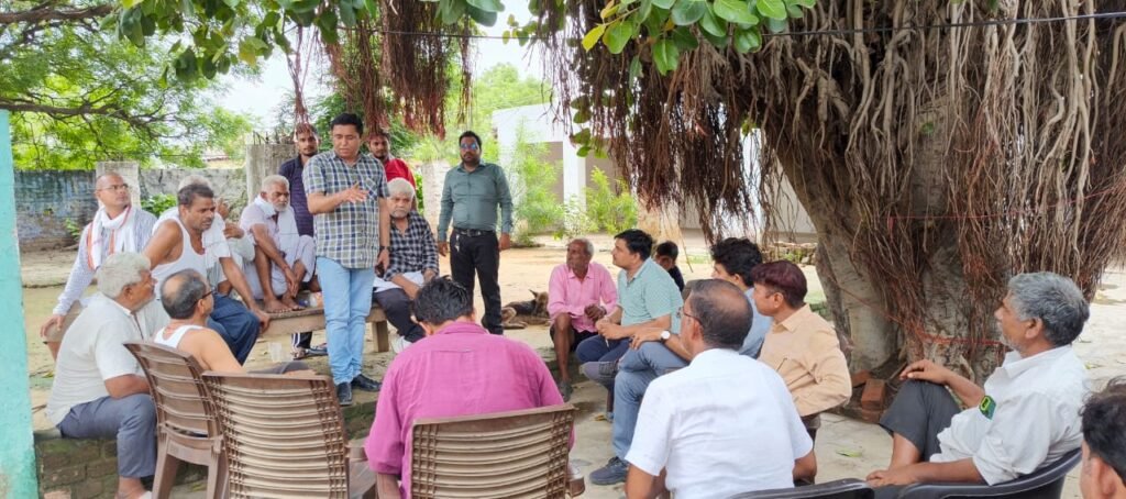 शिक्षा के मंदिर बचाने निकले Teacher, गांव-गांव गूंजा संदेश, School रहेगा तभी तो भविष्य संवरेंगा 2 WhatsApp Image 2025 07 17 at 8.18.46 PM 1