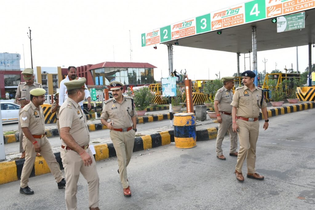 कांवड़ मार्ग पर DIG Naithani का निरीक्षण दौरा, हाईवे पर चौकस व्यवस्था के निर्देश 2 WhatsApp Image 2025 07 18 at 5.11.39 PM