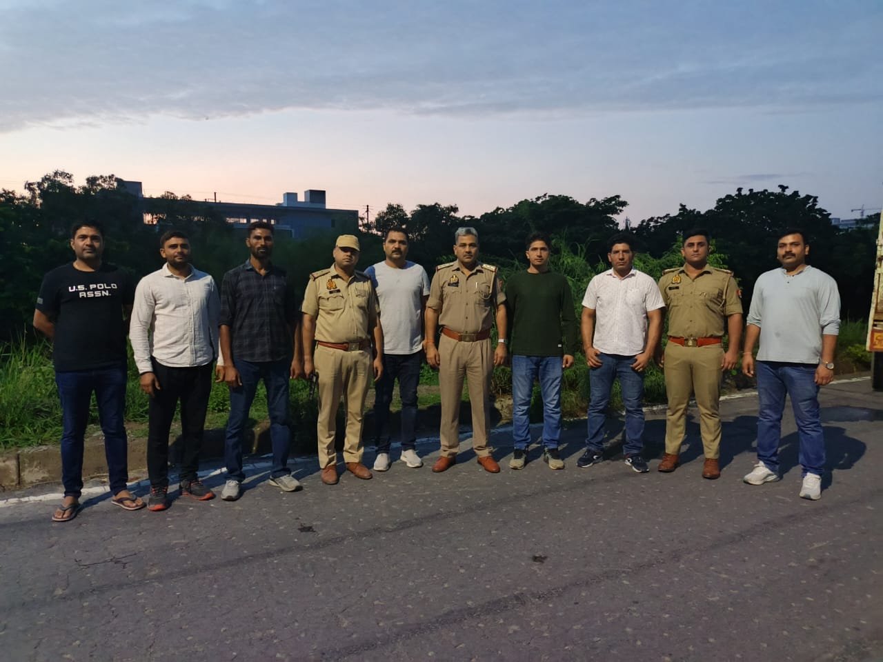 Noida Police Clash with Bolero Gang in NSEZ: One Criminal Injured, Two Arrested IMAGE CREDIT TO POLICE
