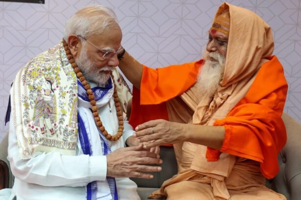 Prime Minister Modi & संत शक्ति शरणानंद सरस्वती ! IMAGE CREDIT TO PM