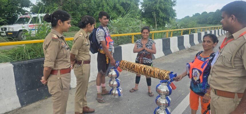 Vigilant guardian on the path of faith IMAGE CREDIT TO POLICE