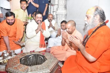 Uttar Pradesh Chief Minister Yogi Adityanath visited Shridudheswarnath Temple IMAGE CREDIT TO SUCHANA VIBHAG