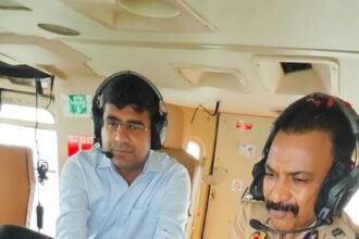 Flower Shower on Kanwariyas from Helicopter in Ghaziabad IMAGE CREDIT TO INFORMATION DEPARTMENT GZB