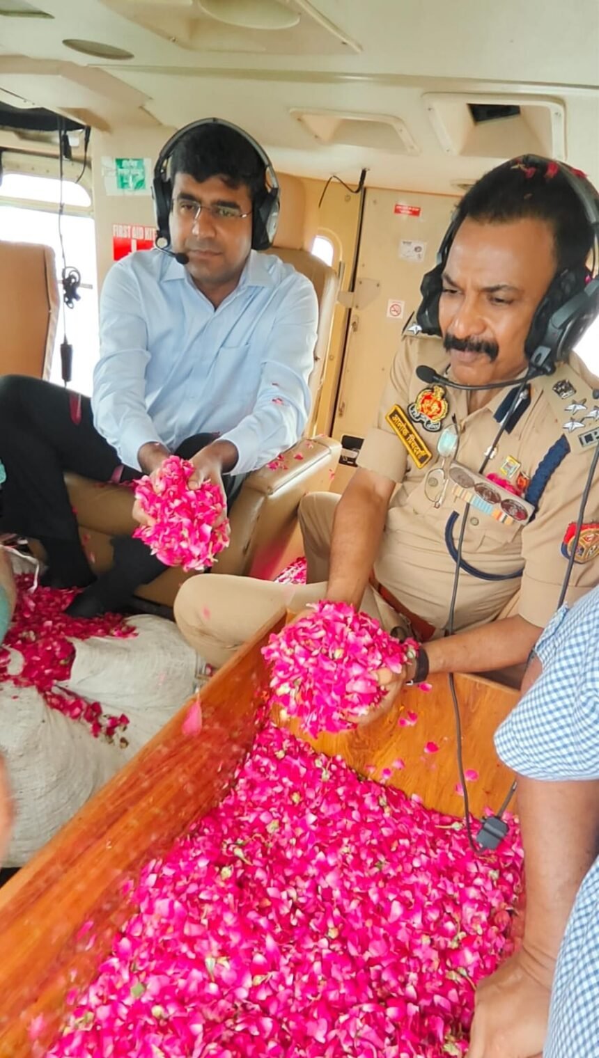 Flower Shower on Kanwariyas from Helicopter in Ghaziabad IMAGE CREDIT TO INFORMATION DEPARTMENT GZB