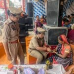 Thana Adhyaksh Crossing Republic Preeti Garg Provided Service to Injured Shiv Bhakts IMAGE CREDIT TO POLICE