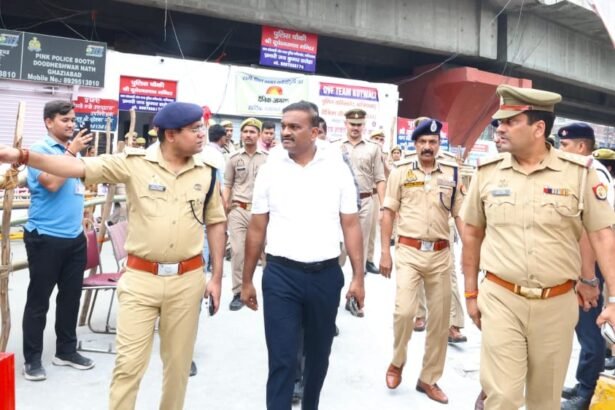 Ghaziabad Police Commissioner Again Visits Shreedudheswarnath Temple IMAGE CREDIT TO INFORMATION DEPARTMENT