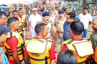 Commissioner and DIG Reach Brijghat IMAGE CREDIT TO POLICE