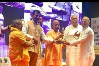 Narendra Agrawal sets an example in social service, honored by Chief Minister Yogi in Lucknow IMAGE CREDIT TO KRISHI ANUSANDHAN