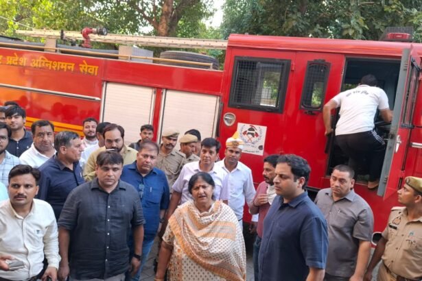 Fire breaks out in the basement of Ghaziabad Municipal Corporation headquarters IMAGE CREDIT TO REPORTER