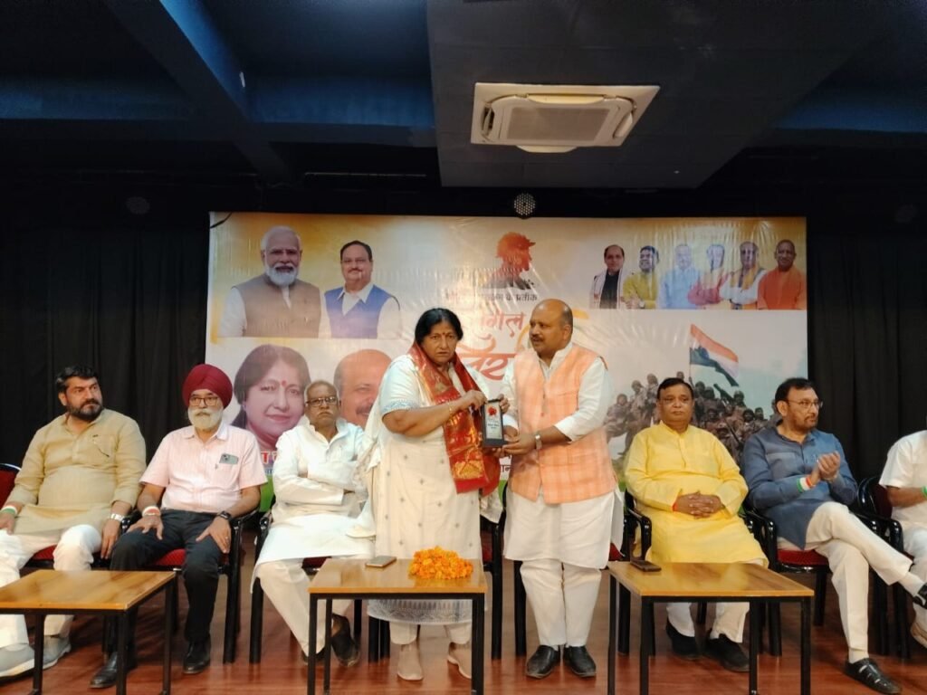 शौर्य की मिसाल KARGIL: BJP महानगर ने कविनगर में वीरों को किया नमन, परिजनों को मिला सम्मान 2 WhatsApp Image 2025 07 26 at 1.06.52 PM