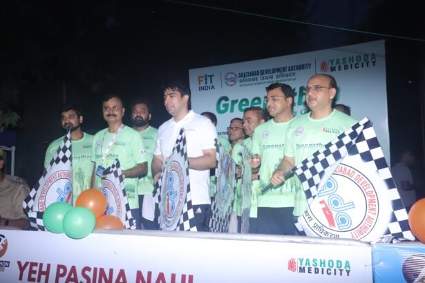 A huge crowd gathered in Greenathan IMAGE CREDIT TO GDA