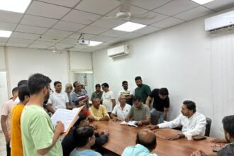 Residents of Gaur City Society in Sector-19 IMAGE CREDIT TO REPORTER