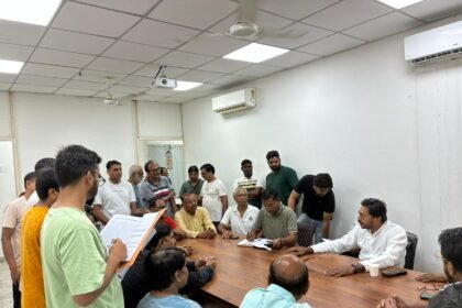 Residents of Gaur City Society in Sector-19 IMAGE CREDIT TO REPORTER