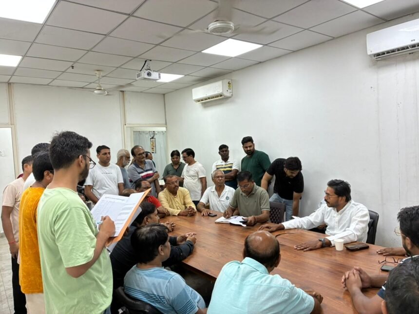 Residents of Gaur City Society in Sector-19 IMAGE CREDIT TO REPORTER