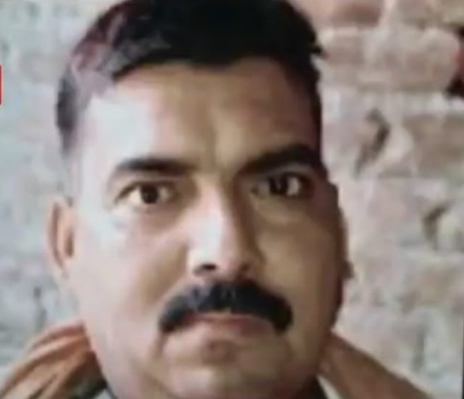 Hapur में पचास हजार के इनामी बदमाश का पुलिस मुठभेड़ में एनकाउंटर, भारी मात्रा में हथियार भी बरामद 2 WhatsApp Image 2025 07 28 at 6.55.39 PM