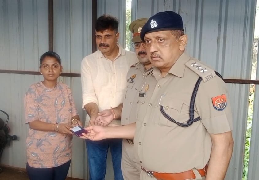 Return of lost mobiles brings back smiles IMAGE CREDIT TO GRP