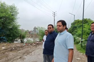 Municipal Commissioner inspected waterlogging in the flood-prone area IMAGE CREDIT TO NAGAR NIGAM