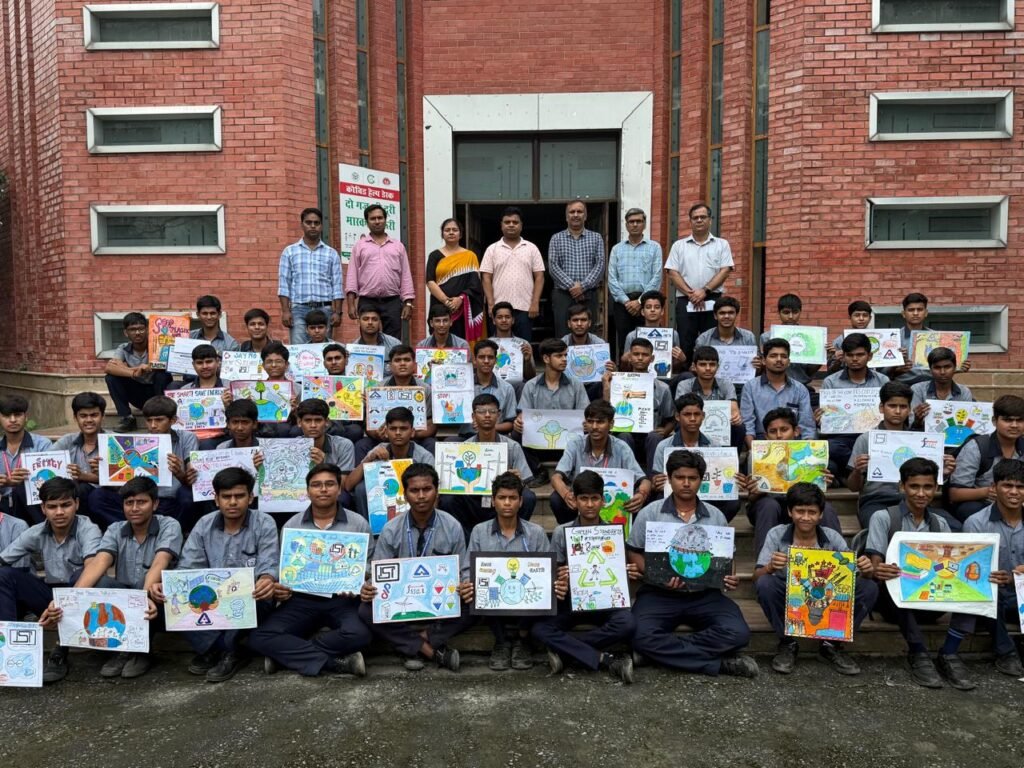 Gautam Buddha Balak Inter College में चित्रकला प्रतियोगिता के माध्यम से उभरा पर्यावरण संरक्षण का भाव 2 WhatsApp Image 2025 08 02 at 7.15.17 PM