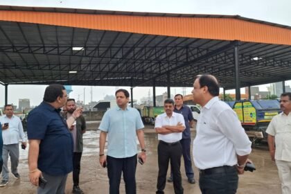 Municipal Commissioner inspected the Akbarpur-Bahrampur Smart Transfer Station IMAGE CREDIT TO NAGAR NIGAM