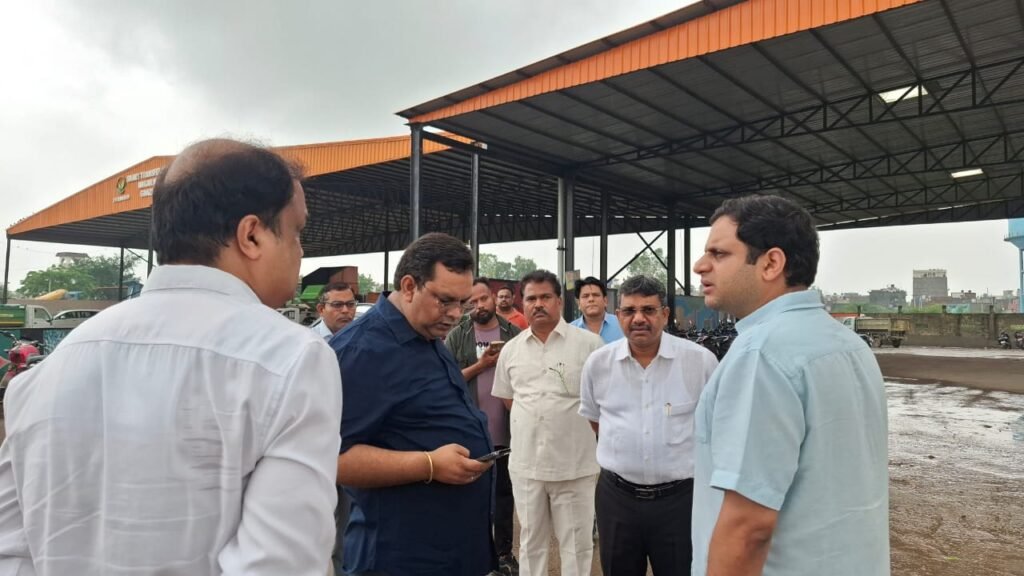 अकबरपुर बहरामपुर स्मार्ट ट्रांसफर स्टेशन का Municipal Commissioner ने किया निरिक्षण 2 WhatsApp Image 2025 08 03 at 8.11.51 PM