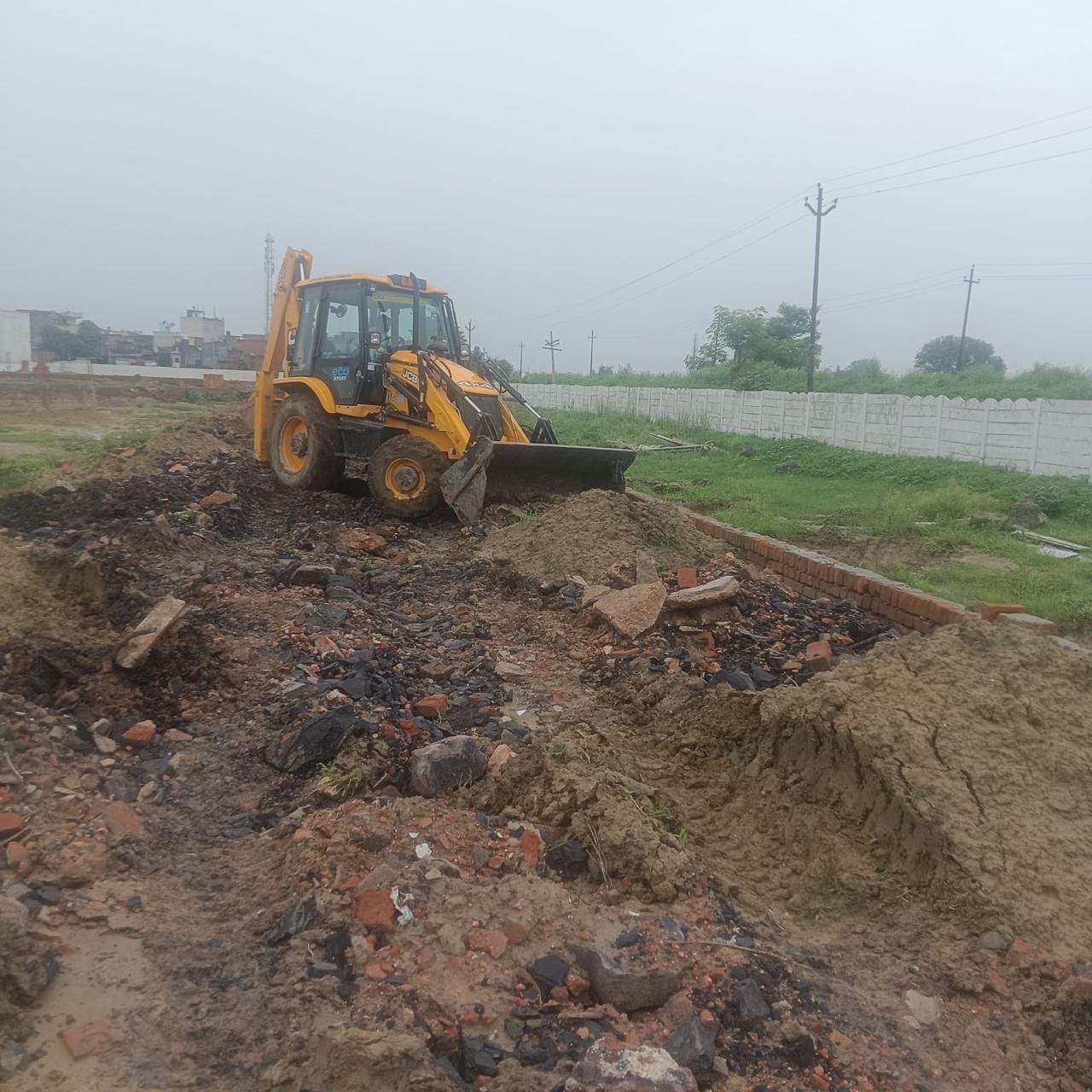 Ghaziabad Development Authority's bulldozer ran over an illegal colony IMAGE CREDIT TO GDA