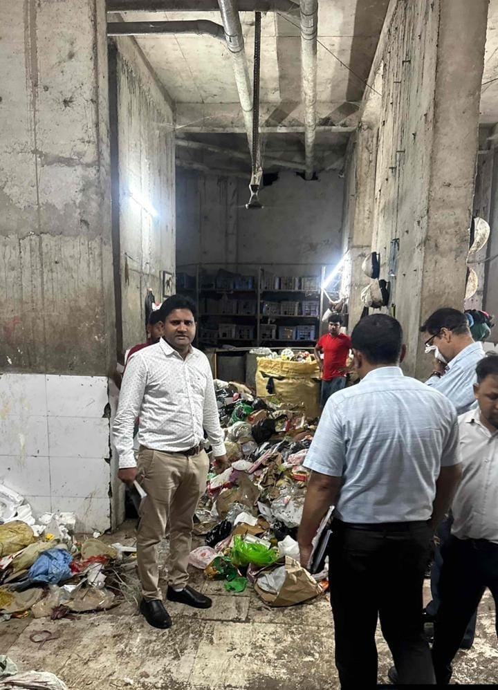 Throwing garbage in the open in Greater Noida West will now come at a heavy cost IMAGE CREDIT TO GNIDA