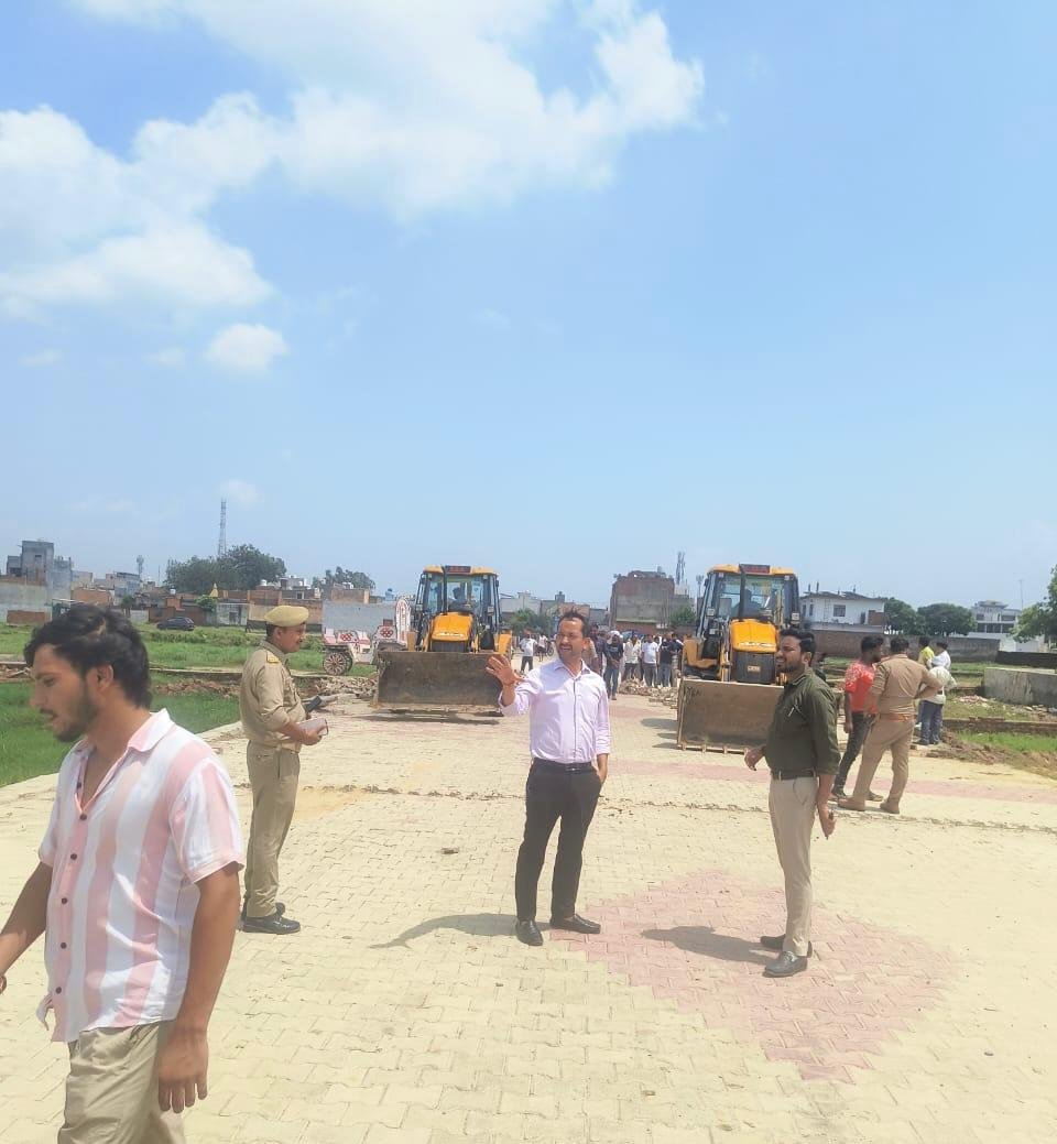 Strict action by the authority in Ghaziabad IMAGE CREDIT TO GDA