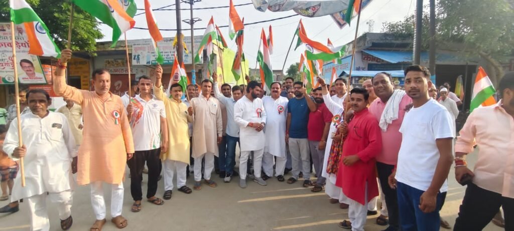 मेरठ के Karnawal में देशभक्ति की गूंज के साथ निकली भव्य पैदल तिरंगा रैली 2 WhatsApp Image 2025 08 11 at 7.31.26 PM