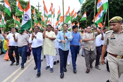 The Municipal Corporation organized a grand Tiranga rally featuring a 78-foot-long national flag IMAGE CREDIT TO NAGAR NIGAM