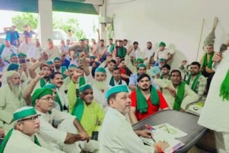 Deliberations held during Bhakiyu Tikait's panchayat on the Tiranga Yatra IMAGE CREDIT TO REPORTER