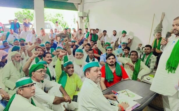 Deliberations held during Bhakiyu Tikait's panchayat on the Tiranga Yatra IMAGE CREDIT TO REPORTER