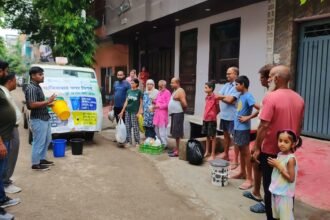 Municipal workers became protectors of city residents amid monsoon troubles, handling their responsibilities with soldier-like promptness IMAGE CREDIT TO NAGAR NIGAM